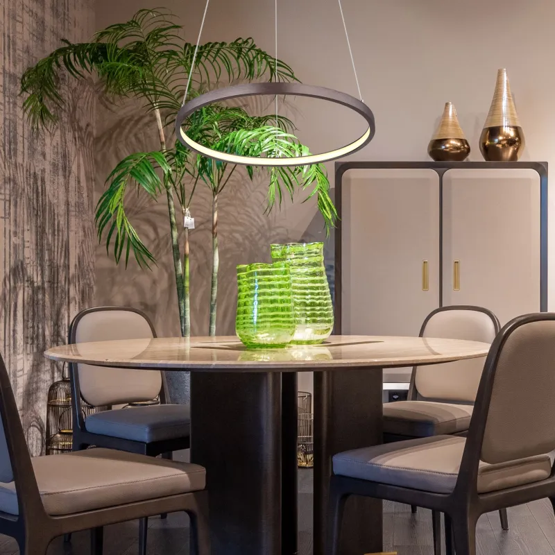Ralph Ø38 Marrón Lámpas de techo De Globo Lighting - Med en diameter p&aring; 38,5 cm och en h&ouml;jd p&aring; 120 cm blir den en stilfull blickf&aring;ngare.