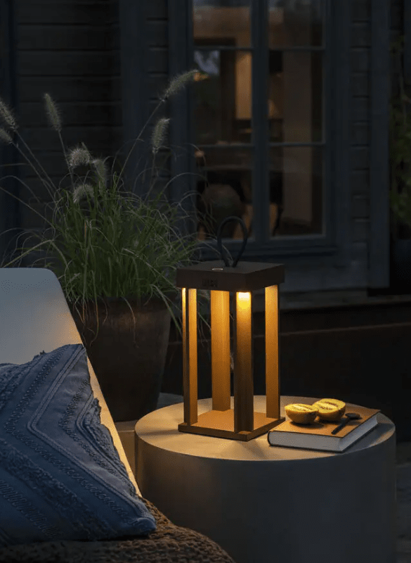 Cannes 42cm Óxido portátil De Konstsmide - La lámpara está equipada con un regulador táctil para que puedas ajustar el brillo y la temperatura del color.