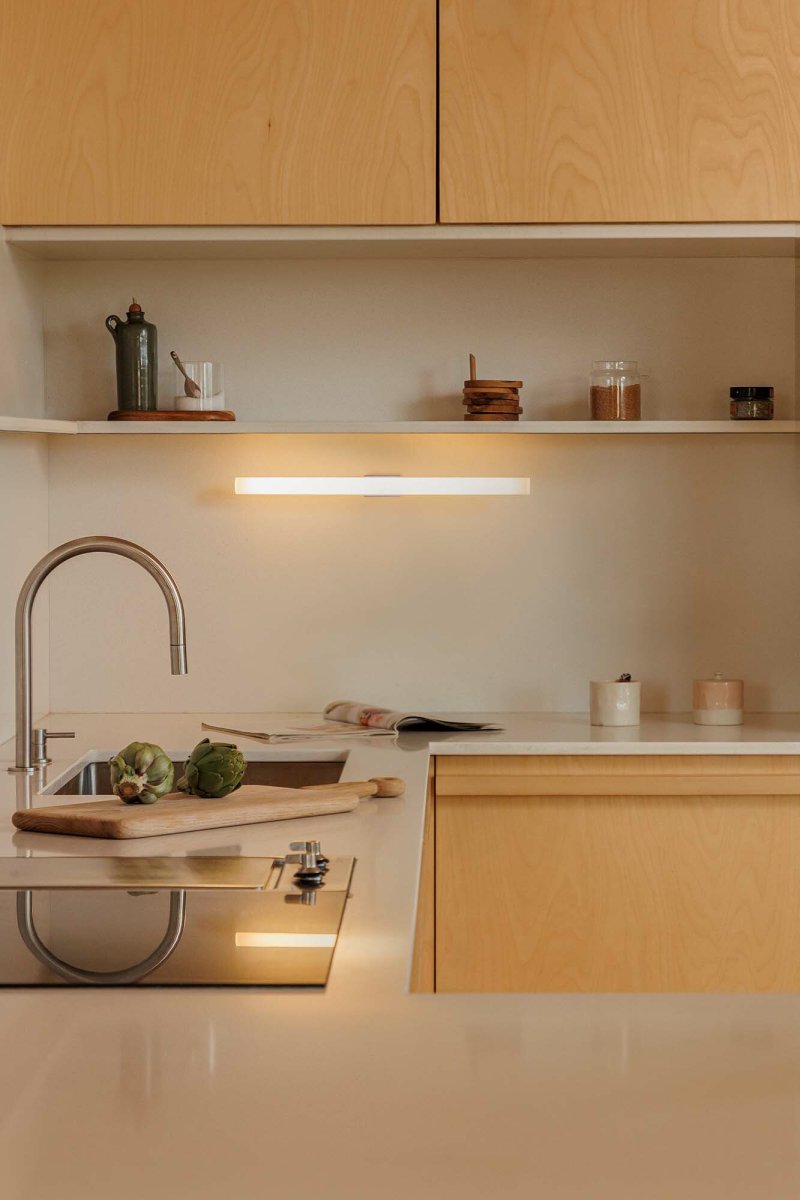 Calma 50cm Azul lámpara de baño De Faro Barcelona - Calma es una l&aacute;mpara de pared azul ideal para la iluminaci&oacute;n general de cocinas, pasillos o zonas de paso.