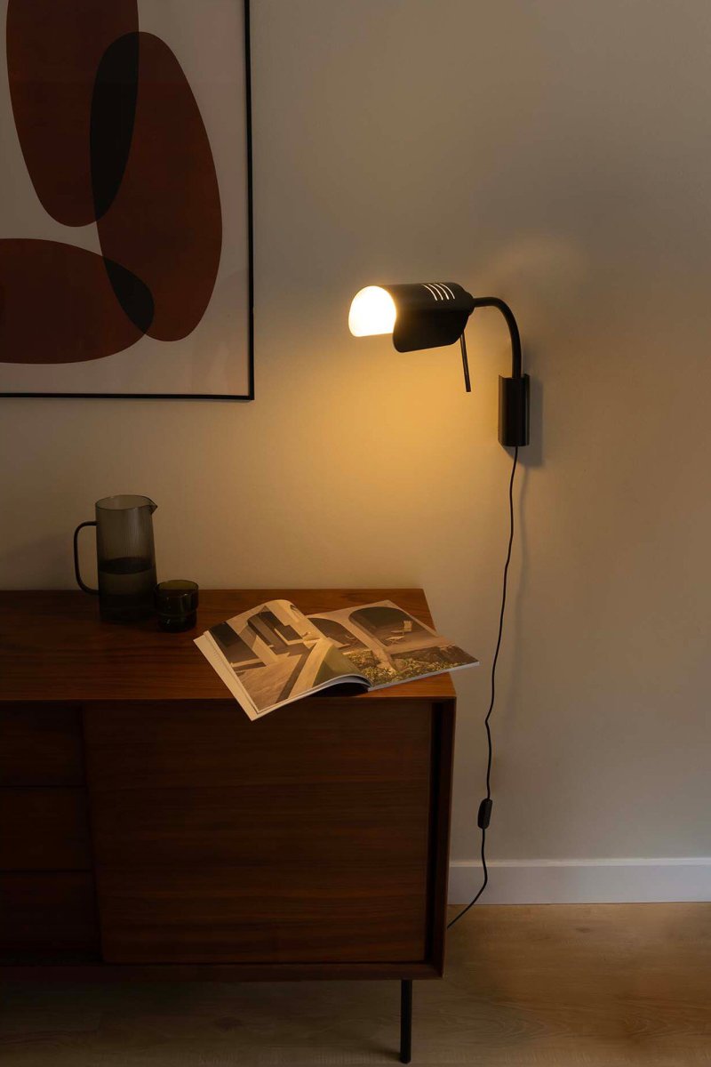 Martinica 47cm Negro lámpara de lectura De Faro Barcelona - Martinica es una l&aacute;mpara de pared con brazo ajustable y fuente de luz bloqueable de estilo cl&aacute;sico y geom&eacute;trico.