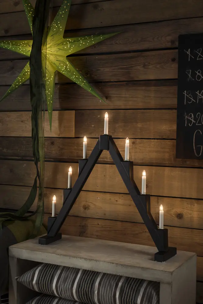 Candelabra 7 Lights Negro De Konstsmide - Candelabro el&eacute;ctrico plegable con 7 velas, fabricado en alambre lacado en negro, decorado con anillos de lat&oacute;n alrededor de cada vela para un toque elegante.