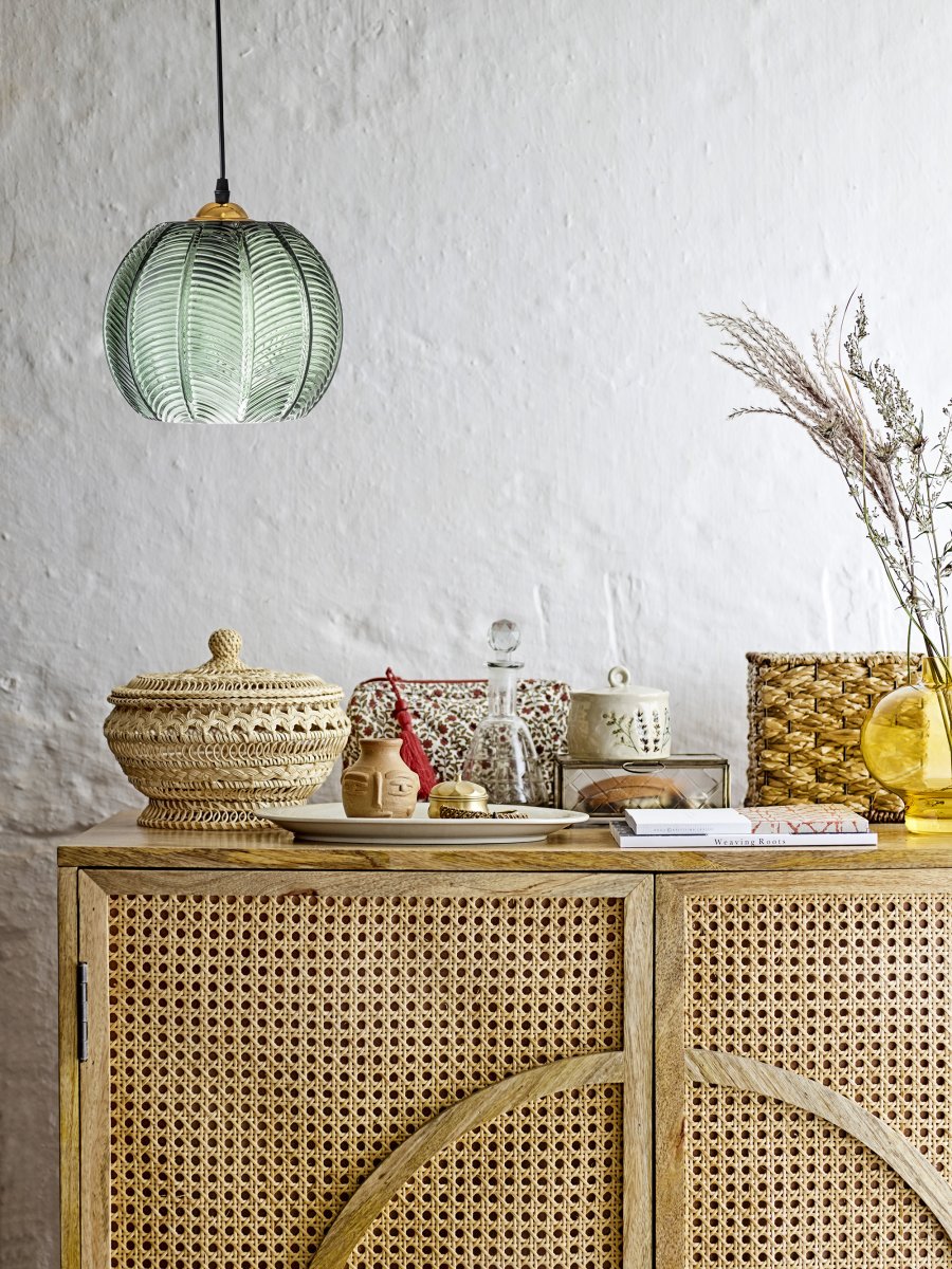 Adar Ø22 Verde Lámpas de techo De Bloomingville - La combinaci&oacute;n de negro y dorado le confiere un toque exclusivo y decorativo que complementa diversos estilos de interior.