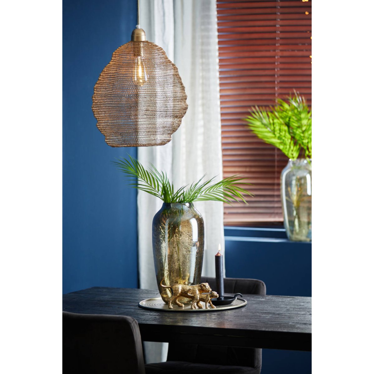 Nina Ø38 Bronce Lámpas de techo De Light & Living - Es una opci&oacute;n elegante para la cocina, la sala de estar o el dormitorio donde desea agregar un toque de artesan&iacute;a y belleza natural.