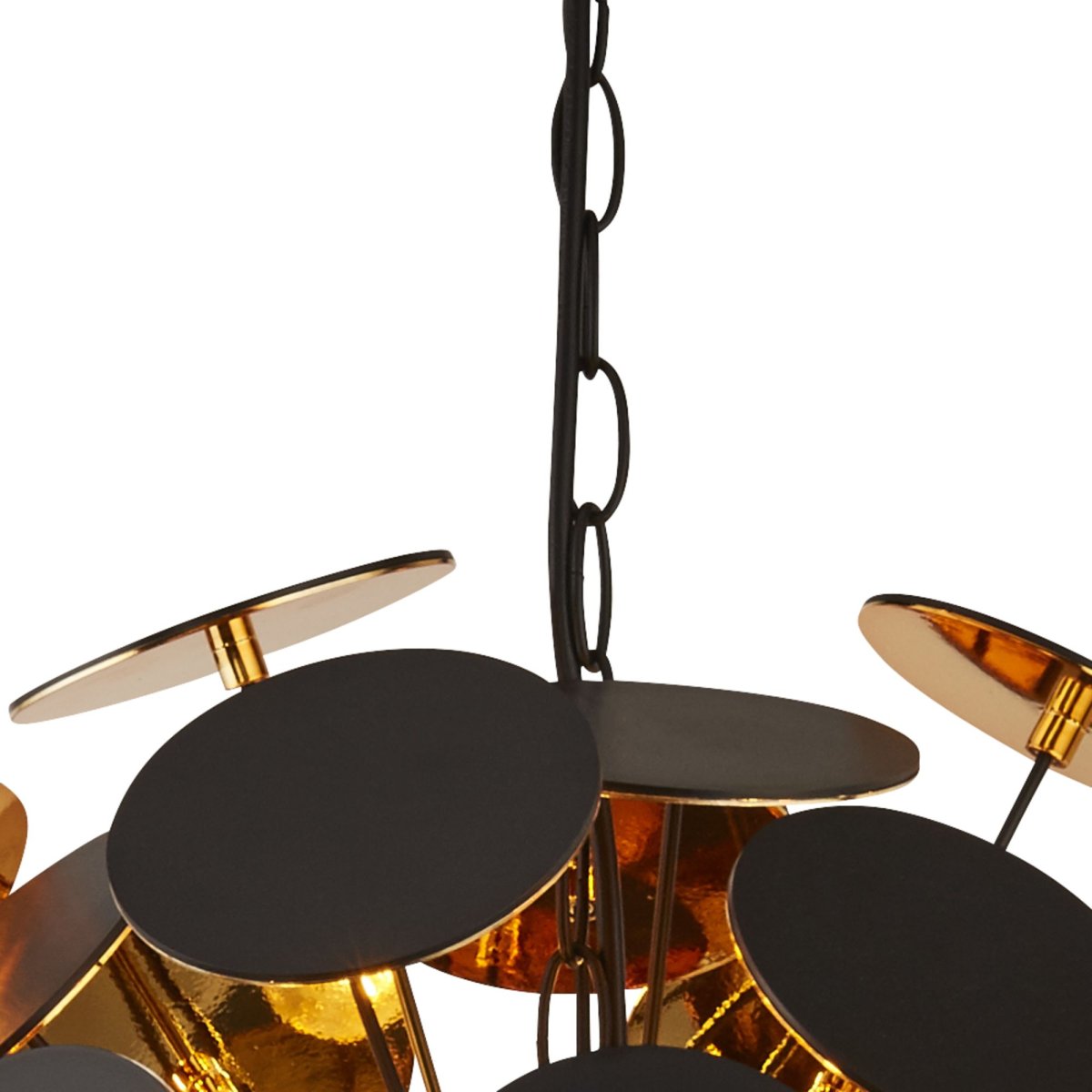 Discus Ø47 Negro Lámpas de techo De Searchlight - La lámpara colgante Discus con cuatro fuentes de luz tiene un acabado negro mate y puntas de metal con discos redondos en los extremos y un interior de color dorado.