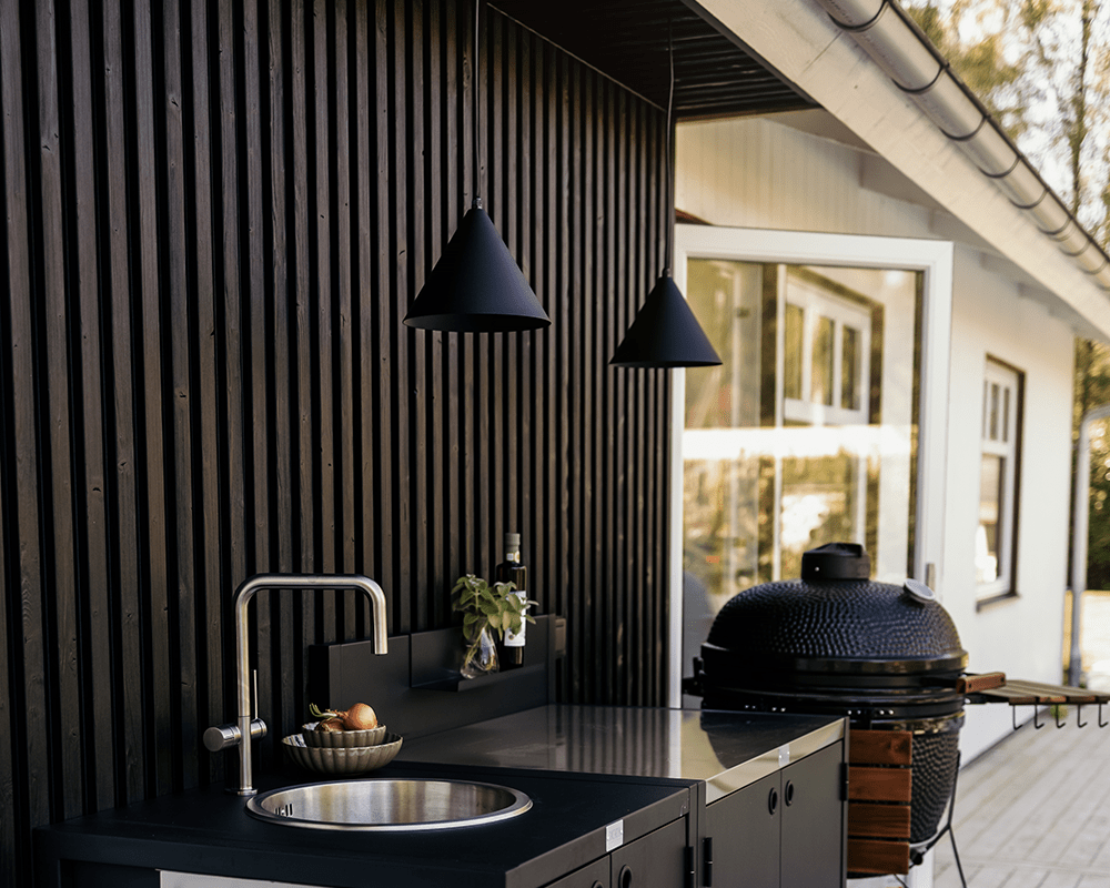 Tratt Ø25 IP44 Negro De Westal - Gracias a su forma cl&aacute;sica y su exclusiva elaboraci&oacute;n, la l&aacute;mpara es tanto una fuente de luz funcional como un elemento decorativo para interiores.