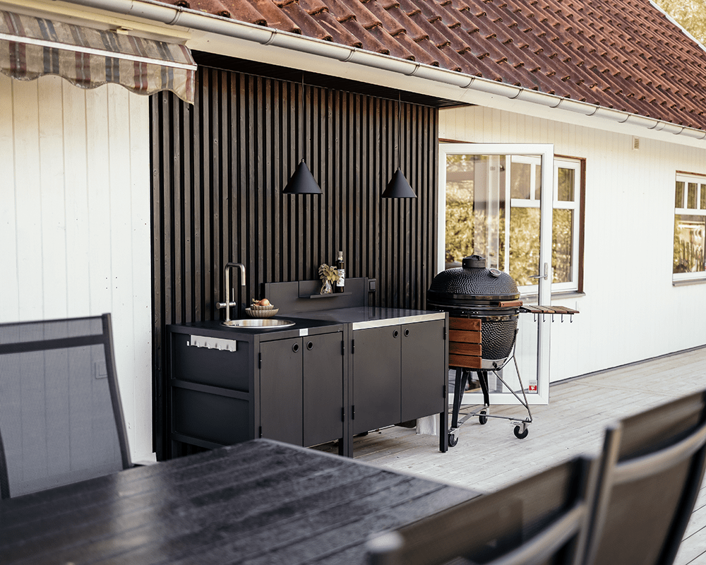 Tratt Ø25 IP44 Negro De Westal - Gracias a su forma cl&aacute;sica y su exclusiva elaboraci&oacute;n, la l&aacute;mpara es tanto una fuente de luz funcional como un elemento decorativo para interiores.