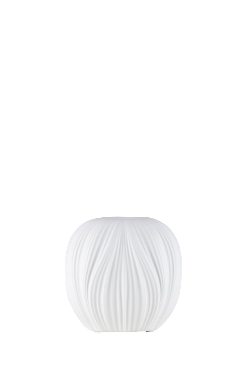 Milo 14cm Blanco lámpara de mesa De Globen Lighting - Milo es una l&aacute;mpara de mesa con un dise&ntilde;o org&aacute;nico en forma de manzana y cer&aacute;mica blanca que proporciona una luz suave y acogedora.