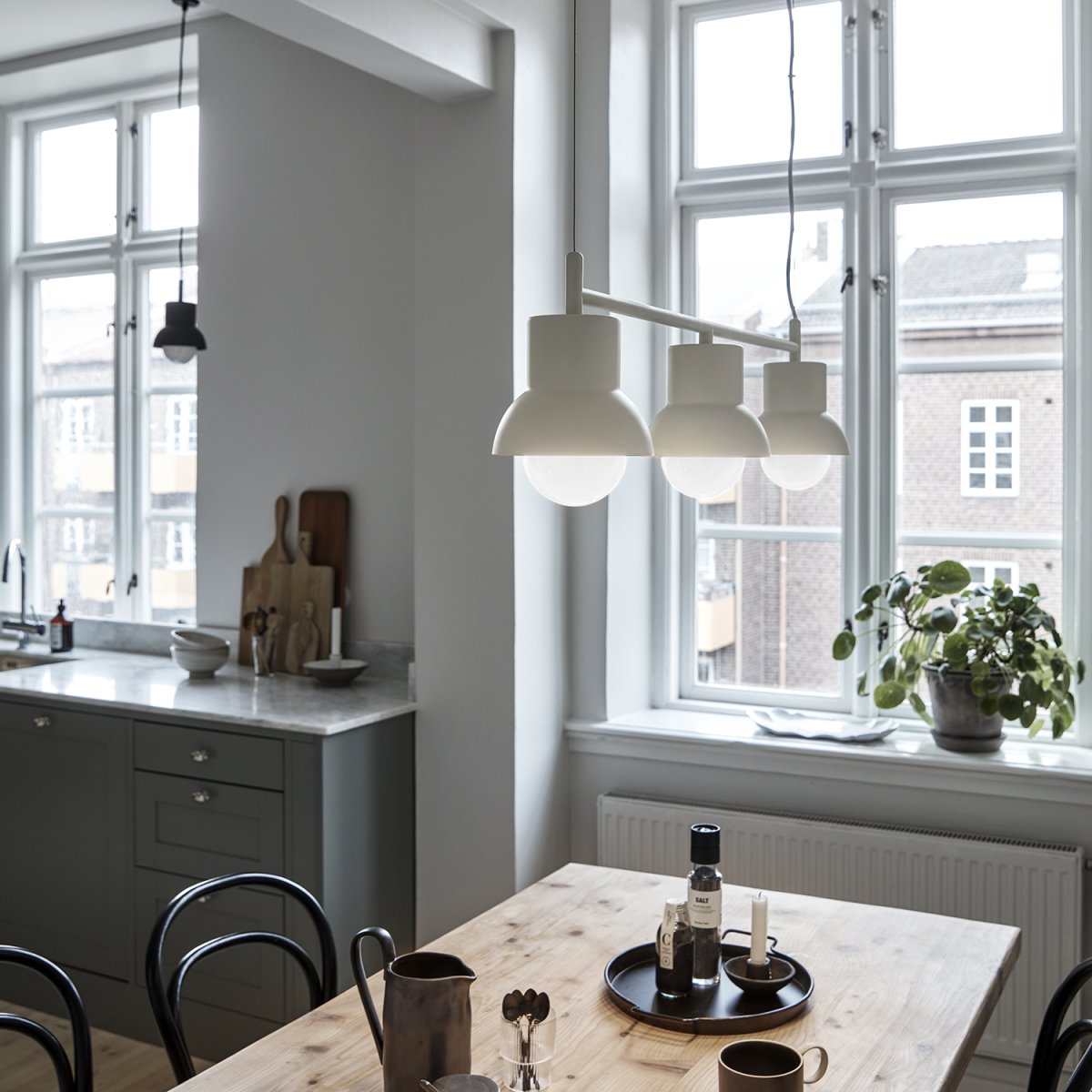 Down Long 82cm Beige claro Lámpas de techo De CO Bankeryd - Para que el diseño de la lámpara se destaque de forma óptima, recomendamos elegir una fuente de luz globo con un diámetro de 95 cm.