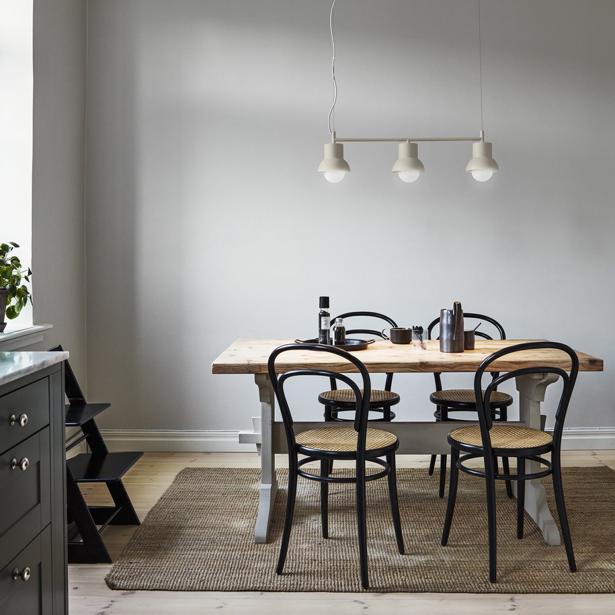 Down Long 82cm Beige claro Lámpas de techo De CO Bankeryd - Para que el diseño de la lámpara se destaque de forma óptima, recomendamos elegir una fuente de luz globo con un diámetro de 95 cm.