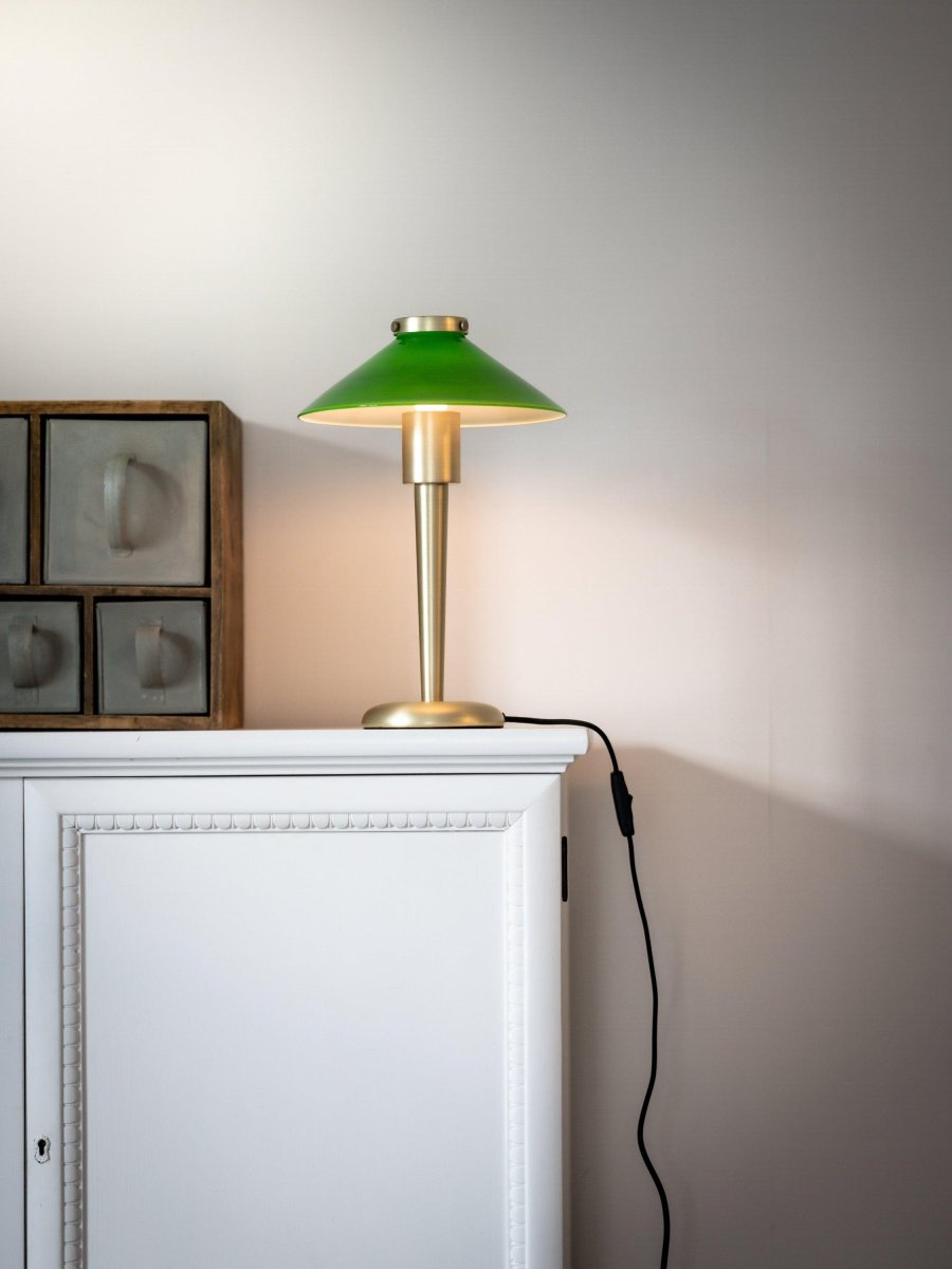 August 34cm Verde lámpara de mesa De PR Home - La fuente de luz está encerrada en un tubo de vidrio que difunde una hermosa luz dentro de la pantalla.