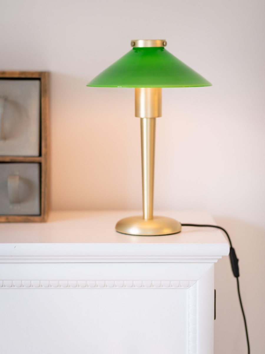 August 34cm Verde lámpara de mesa De PR Home - La fuente de luz está encerrada en un tubo de vidrio que difunde una hermosa luz dentro de la pantalla.