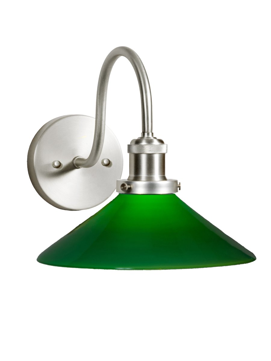 August 38cm Cromo/verde lámpara de baño De PR Home - Este aplique de estilo zapatero fue dise&ntilde;ado espec&iacute;ficamente para ba&ntilde;os y cuenta con una elegante pantalla de vidrio de 25 cm de di&aacute;metro que difunde la luz de forma suave y uniforme.