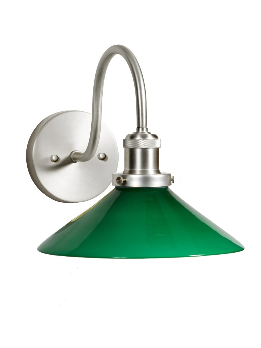 August 38cm Cromo/verde lámpara de baño De PR Home - Este aplique de estilo zapatero fue dise&ntilde;ado espec&iacute;ficamente para ba&ntilde;os y cuenta con una elegante pantalla de vidrio de 25 cm de di&aacute;metro que difunde la luz de forma suave y uniforme.