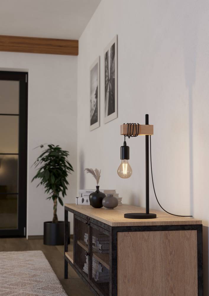 Townshend 50cm Negro lámpara de mesa De Eglo - Los robustos detalles de madera y el cable expuesto le dan a la lámpara un toque rústico, mientras que la bombilla expuesta subraya el estilo industrial.