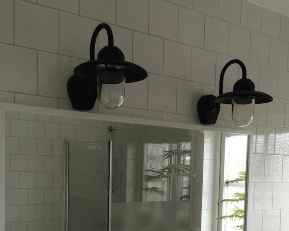 Nisse Cobre oxidado lámpara de exterior De Westal - Nisee es una lámpara de pared clásica para exteriores que combina un diseño atemporal con materiales de alta calidad.