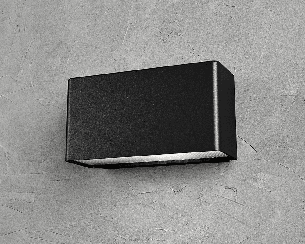 Jubilar II Negro lámpara de exterior De Westal - Aplique de pared con carcasa de aluminio y protección antideslumbrante microprismática.