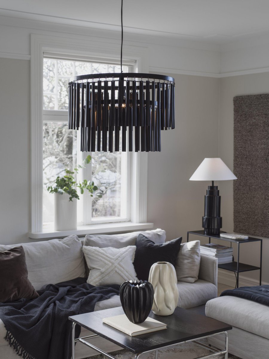 Marlow Ø60 Negro Lámpas de techo De PR Home - L&aacute;mpara de ara&ntilde;a Marlow, l&aacute;mpara de ara&ntilde;a moderna realizada en metal negro con varillas met&aacute;licas colgantes en 2 niveles.