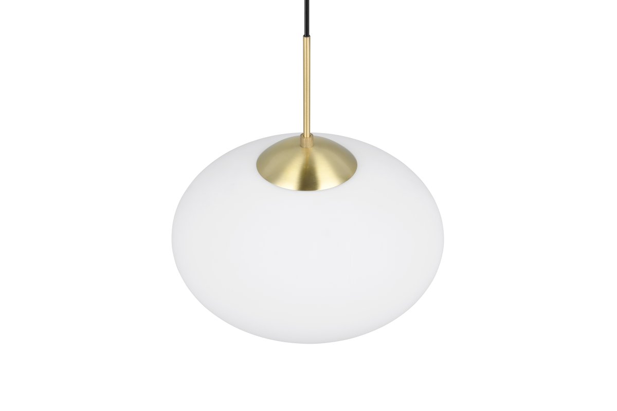 Fomento Ø40 Latón mate Lámpas de techo De Trio Lighting - La elegante pantalla elíptica de cristal opalino le da a la lámpara un toque especial y difunde la luz de forma agradable en el entorno.