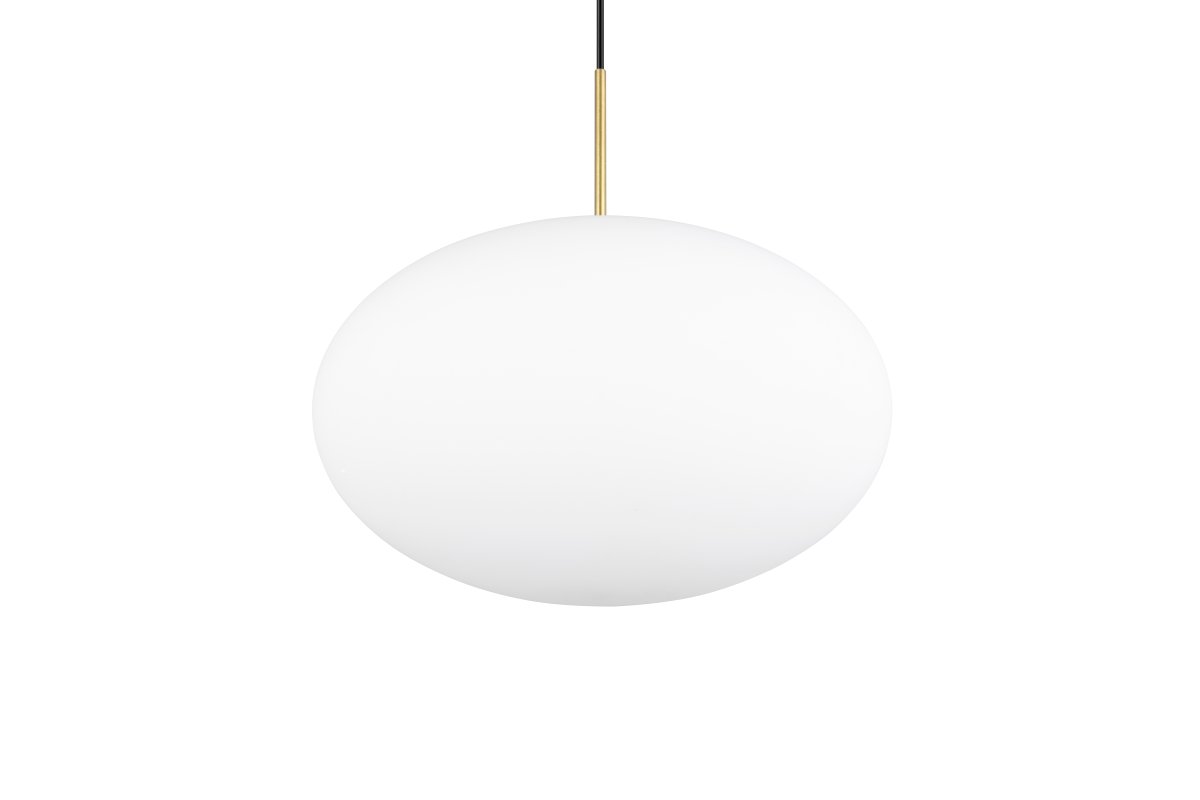 Fomento Ø40 Latón mate Lámpas de techo De Trio Lighting - La elegante pantalla elíptica de cristal opalino le da a la lámpara un toque especial y difunde la luz de forma agradable en el entorno.