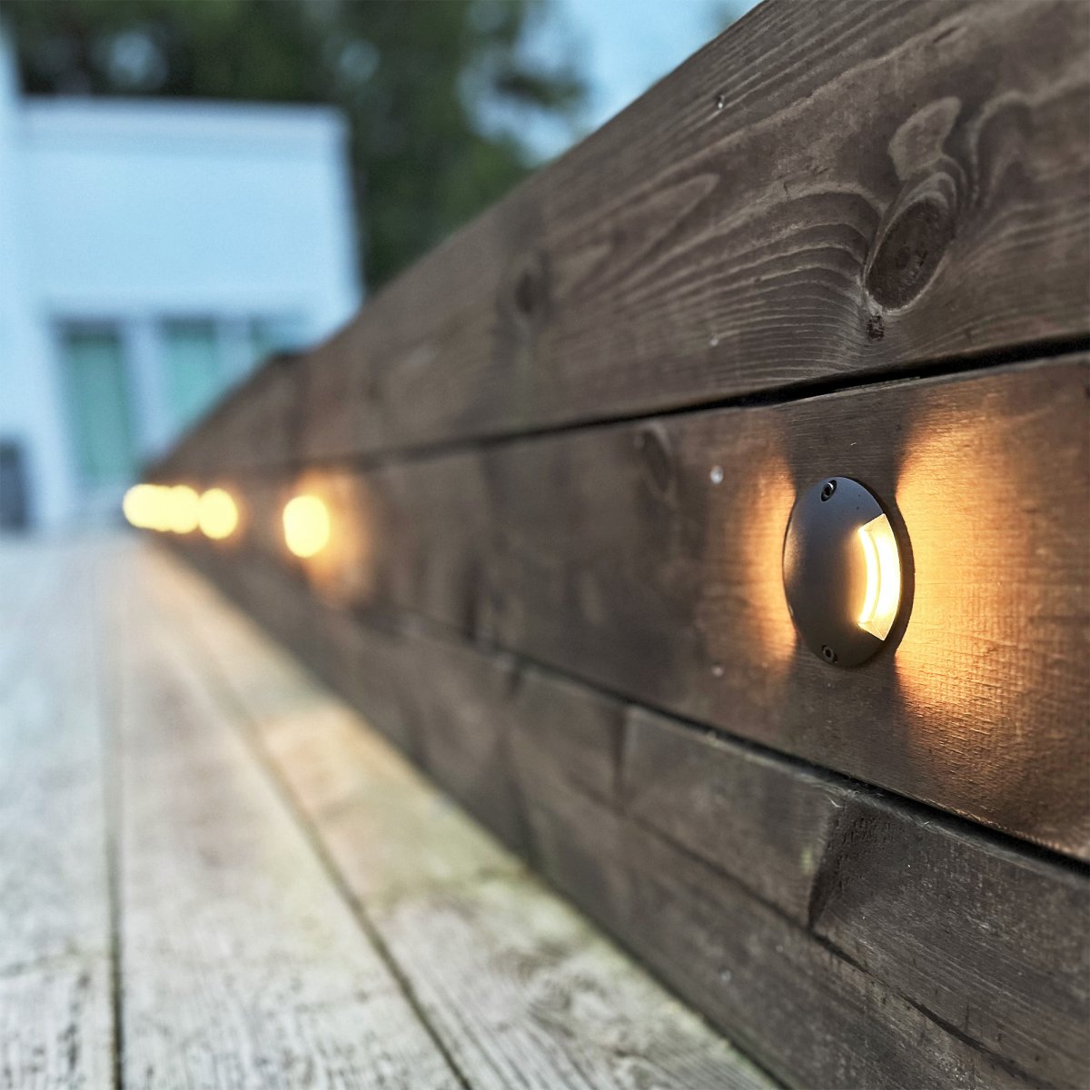 Zenit duo Negro De Lightson - Aplique de pared y de patio bidireccional que se adapta perfectamente a fachadas, vallas, muros, terrazas y patios con su decorativa luz blanca cálida.