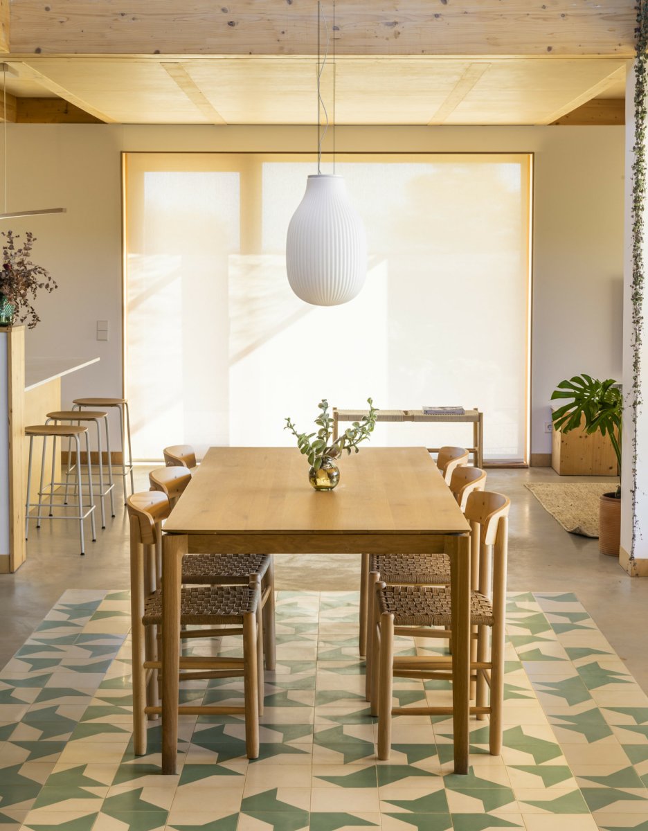 Isabelle Ø30 Blanco Lámpas de techo De Faro Barcelona - El vidrio blanco opalino difunde una luz c&aacute;lida y agradable, mientras que la superficie juega con las sombras, creando una expresi&oacute;n vibrante.