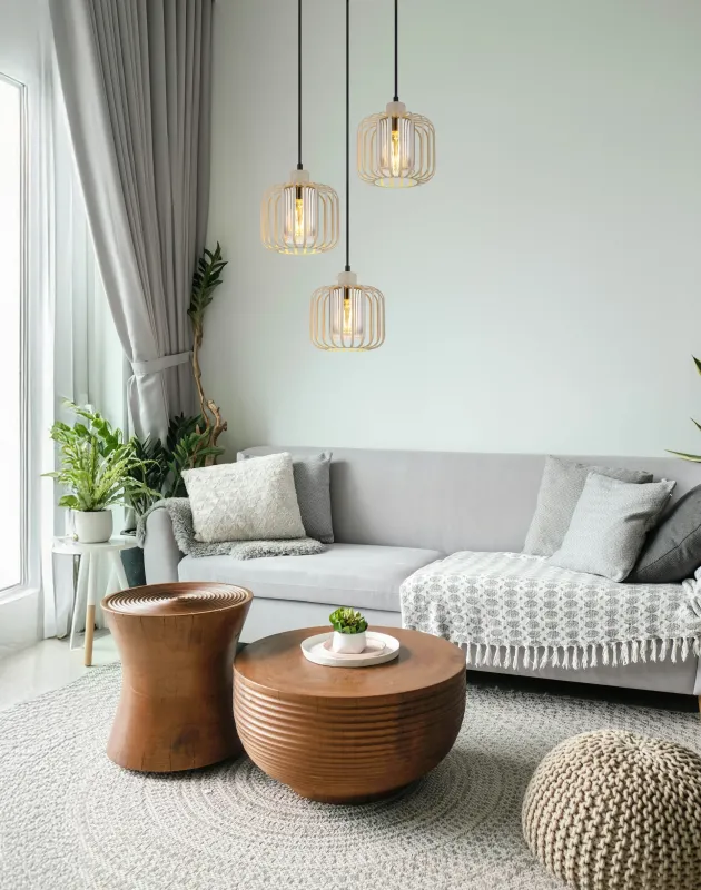 Alfred Ø44 Arena Lámpas de techo De Globo Lighting - Den &auml;r tillverkad av sandf&auml;rgad matt metall och har mjukt rundade metalln&auml;tssk&auml;rmar med en inre glascylinder, som skapar ett elegant och luftigt uttryck.