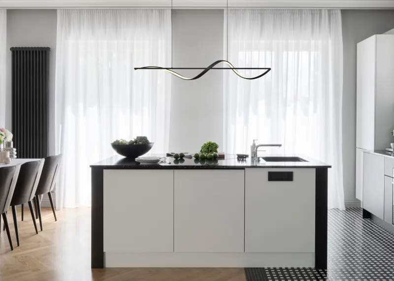 Violino 120cm Negro Lámpas de techo De Globo Lighting - Den svarta PVC-kabeln &auml;r justerbar i h&ouml;jd och kan anpassas individuellt f&ouml;r att passa rummets takh&ouml;jd.