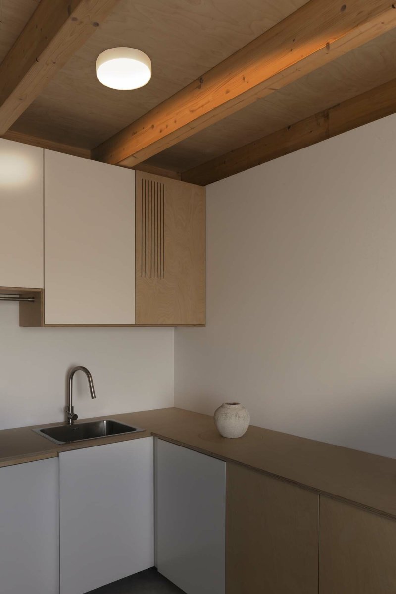 Aris Ø20 Blanco plafón De Faro Barcelona - Con una temperatura de color de 2700 K, emite una luz c&aacute;lida y agradable, creando un ambiente acogedor, ideal para salones, dormitorios y cocinas.