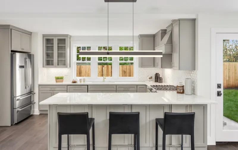 Gebaldo 96cm Titanio Lámpas de techo De Globo Lighting - Med sin unika kombination av modern design och h&ouml;gkvalitativa material blir denna takpendel en riktig blickf&aring;ngare och en elegant detalj i varje rum.