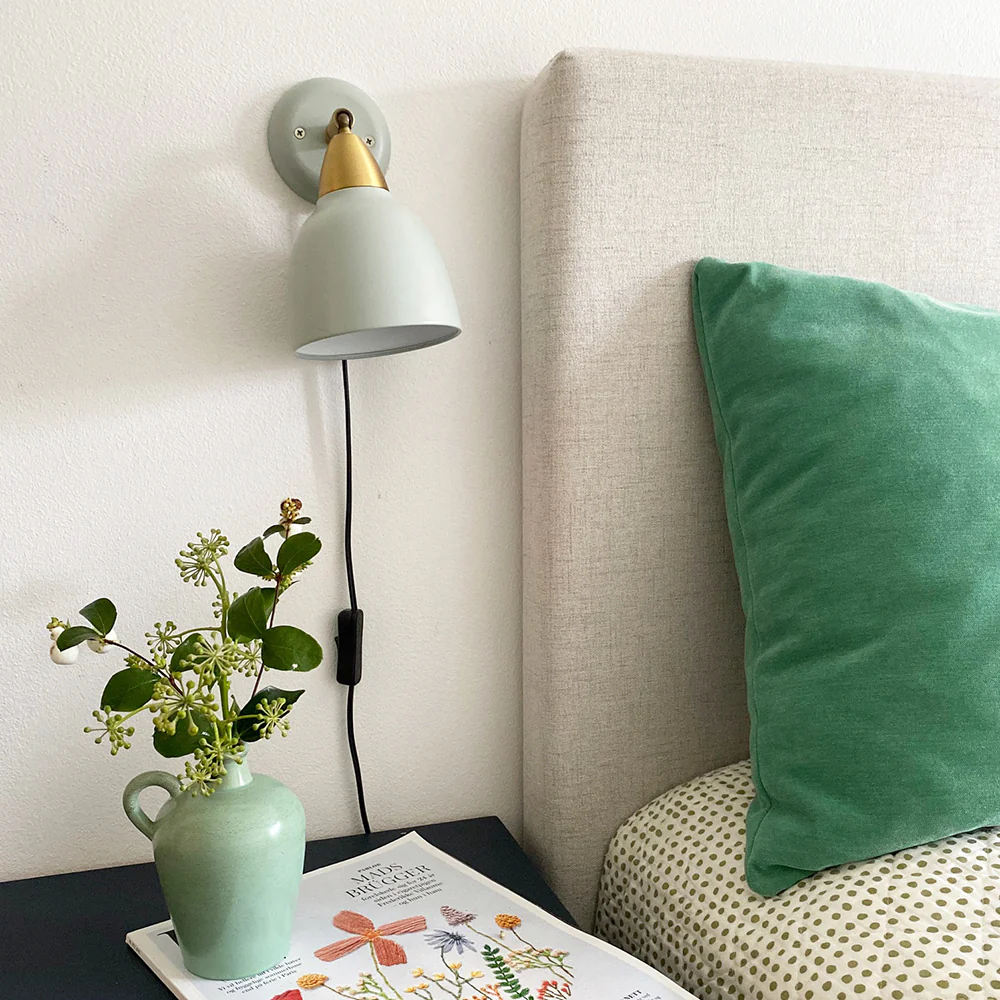 Urban Short Verde claro lámpara de lectura De Superliving - Ideal para el dormitorio, la sala de estar o el rinc&oacute;n de lectura, Urban Short es una soluci&oacute;n de iluminaci&oacute;n flexible y atemporal que realza el estilo de cualquier habitaci&oacute;n.