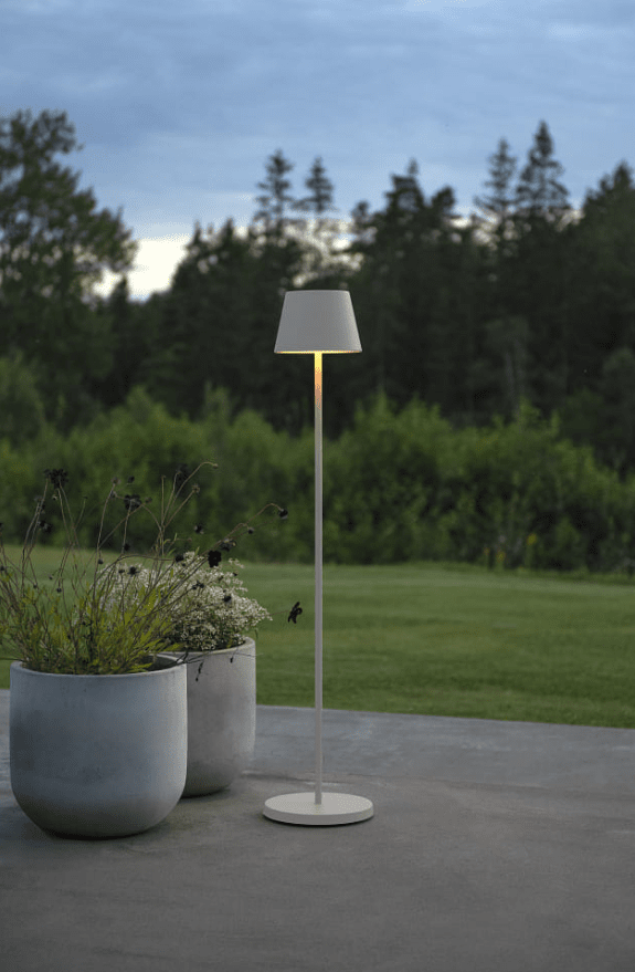 Pomezia 124cm Blanco portátil De Konstsmide - La luz tiene un regulador táctil para ajustar el brillo y la temperatura del color.