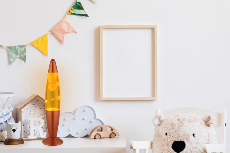 Etna Naranja lámpara infantil De Globo Lighting - Etna &auml;r en fascinerande lavalampa med gul v&auml;tska och oranget vax som sm&auml;lter l&aring;ngsamt och skapar hypnotiska ljuseffekter.