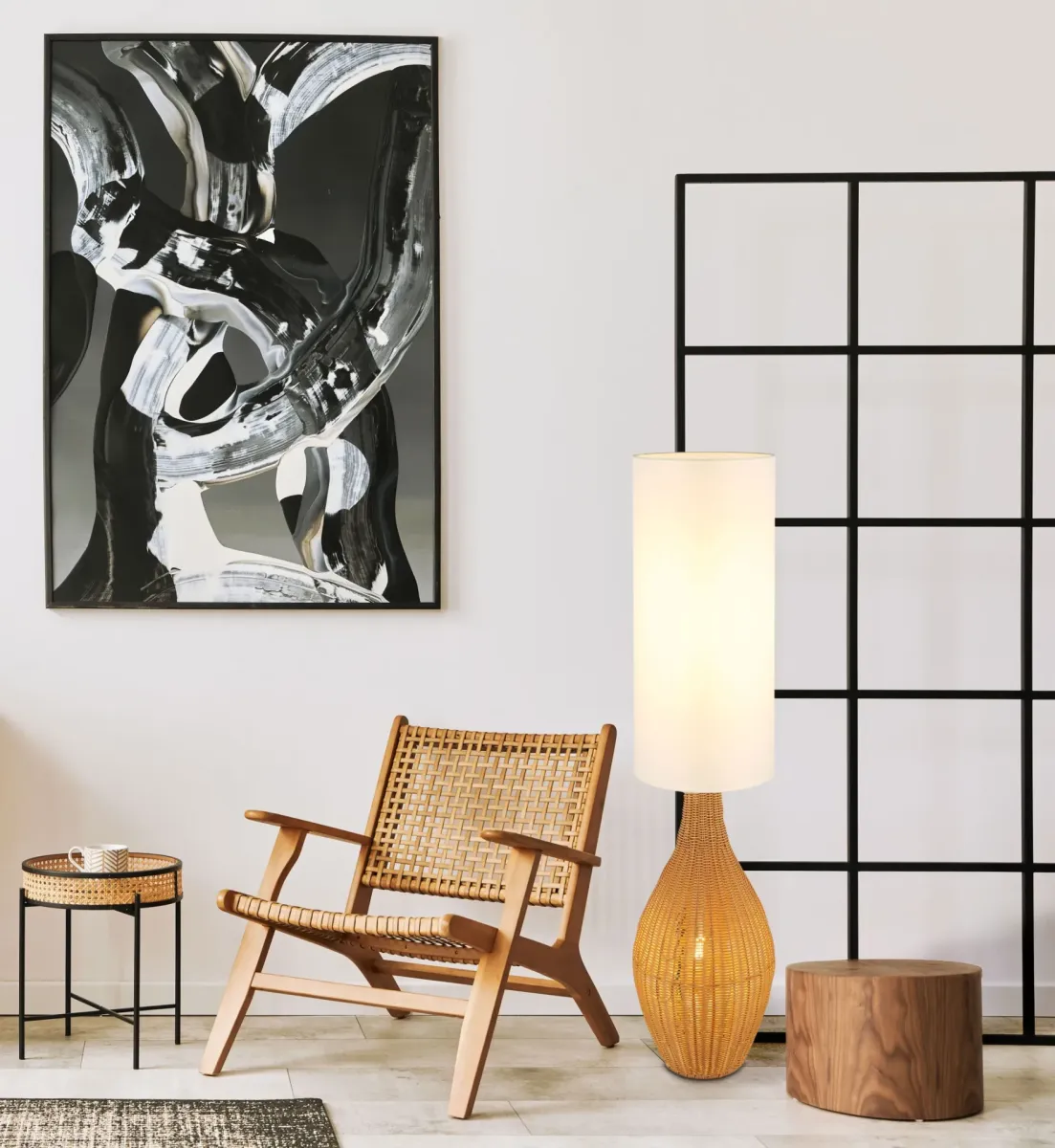 Anko Marrón lámpara de pie De Globo Lighting - Den rundade designen i plast med en dekorativ rottinglook ger en naturlig charm, medan den vita textilsk&auml;rmen sprider ett mjukt och behagligt ljus.