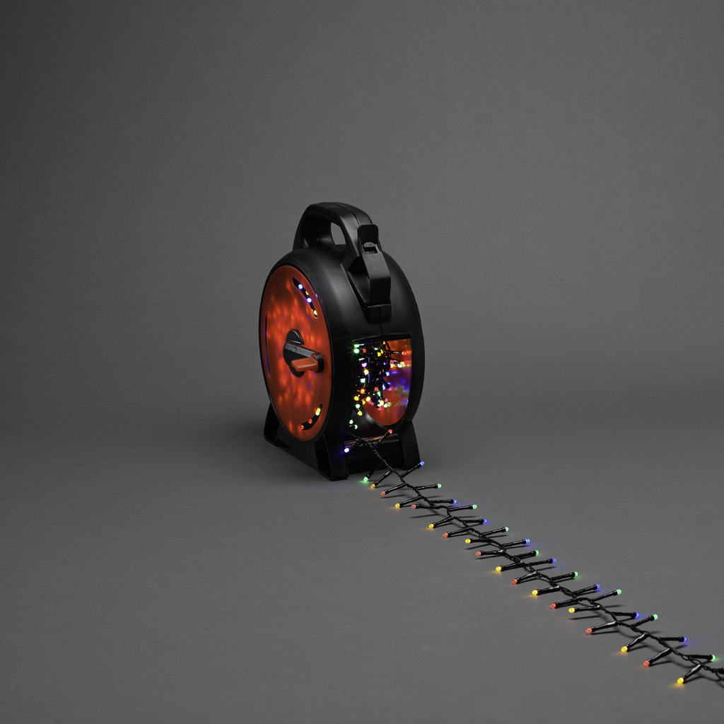 Enrollacable multi-colour 13m Negro De Konstsmide - La cadena ligera del c&uacute;mulo en&aring; El tambor de cable con diodos ubicados muy cerca crea una atm&oacute;sfera atmosf&eacute;rica con una luz suave y colorida, perfecta para el uso diario y las fiestas.
