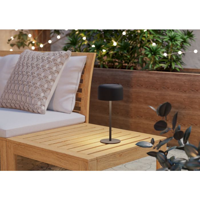 Roccanova 30cm Negro lámpara solar De Eglo - Roccanova es una elegante lámpara de mesa que funciona con energía solar y que combina forma y función para uso en interiores y exteriores.