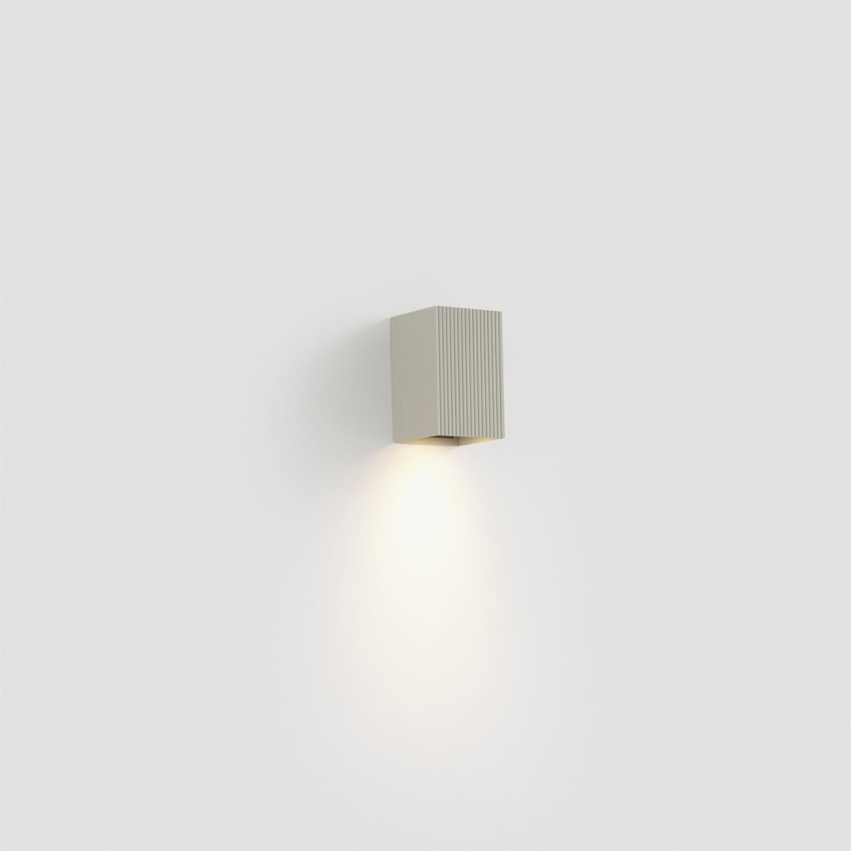 Lune 10cm Gris acanalado lámpara de pared De Faro Barcelona - Lune es una l&aacute;mpara de pared cuadrada con una superficie acanalada gris que combina funcionalidad y forma.