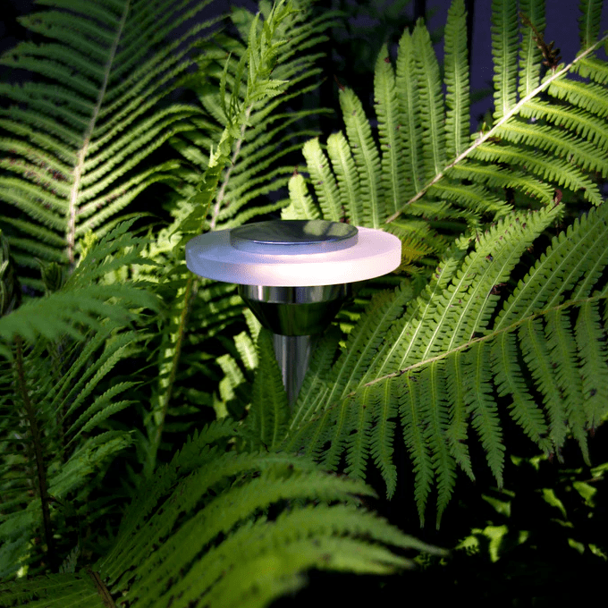 Ellips Plata De Lightson - En stilren l&auml;gre pollare som passar om du vill skapa ledljus l&auml;ngs en g&aring;ng eller stig.