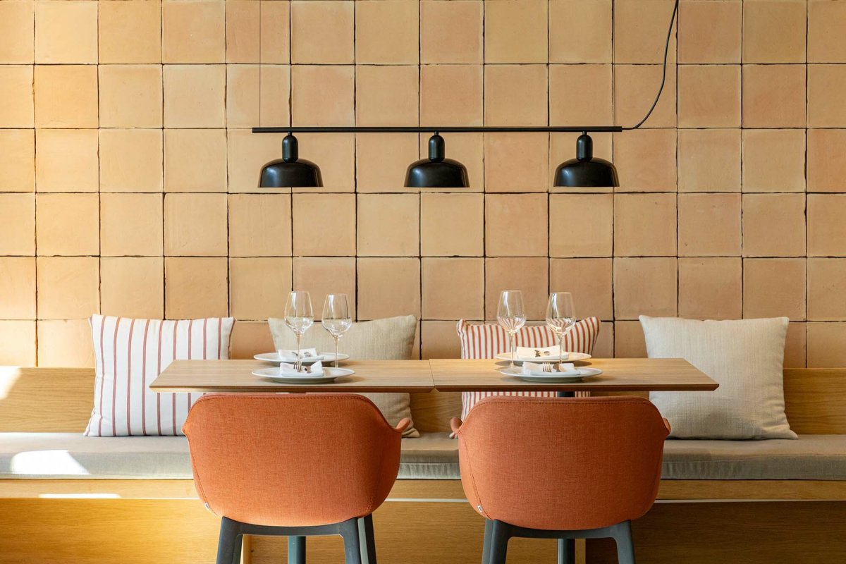 Tatawin 100cm Negro Lámpas de techo De Faro Barcelona - La forma de la pantalla se inspira en los tejados de las casas tradicionales de Tataouine, un pueblo del sureste de T&uacute;nez.