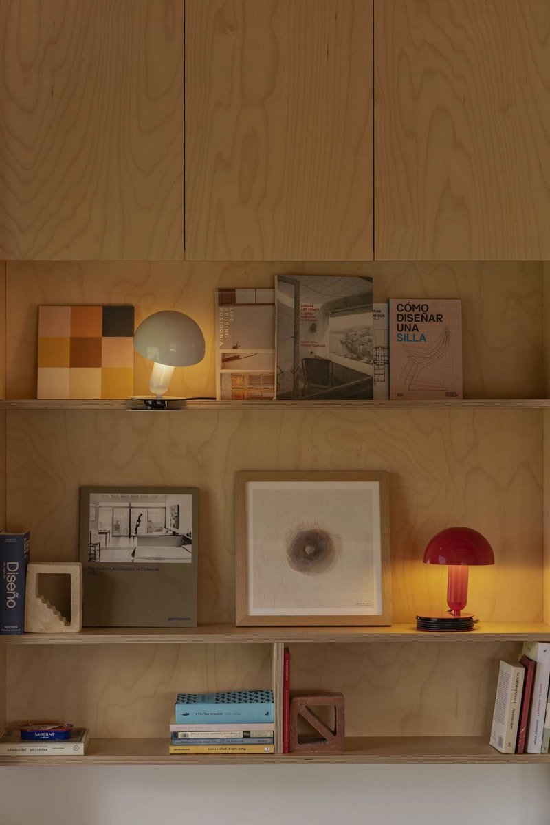 Bela 24cm Blanco lámpara de escritorio De Faro Barcelona - Bela es una l&aacute;mpara vers&aacute;til que se adapta a cualquier estilo de interior.