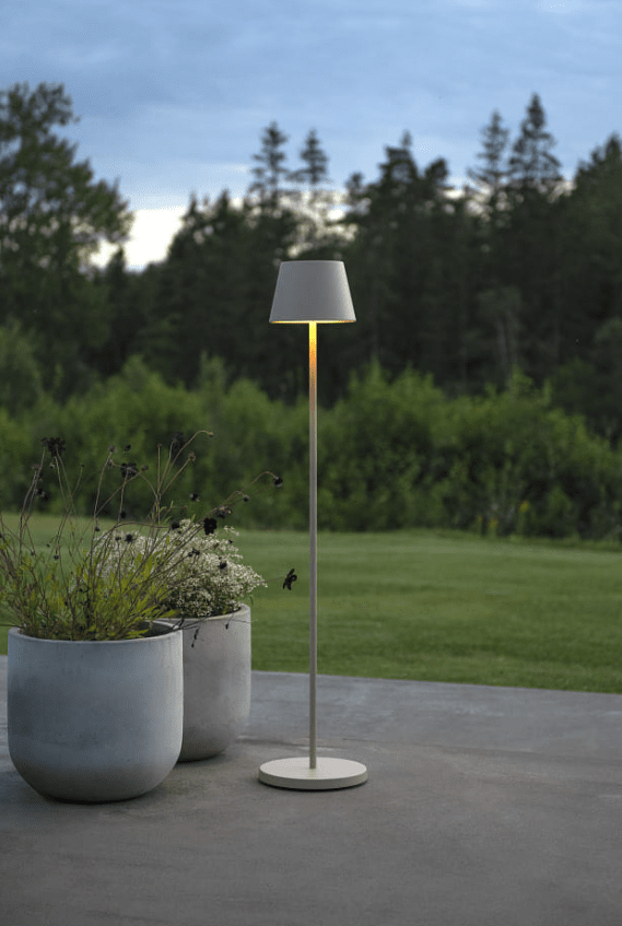 Pomezia 124cm Arena portátil De Konstsmide - La luz tiene un regulador táctil para ajustar el brillo y la temperatura del color.