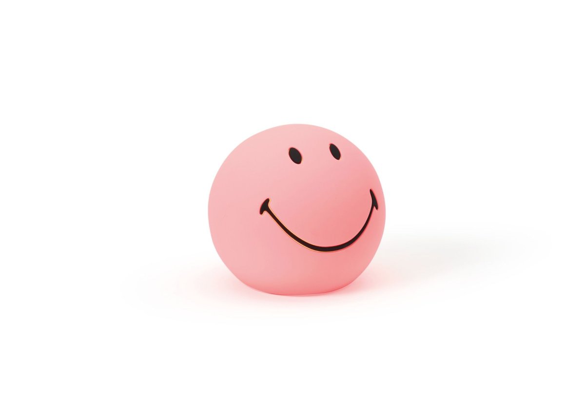 Bundle of Light - Smiley Mini Rosa lámpara infantil De Mr Maria - Lleva un poco de luz y alegría a tu día y a tu hogar con esta encantadora lámpara sonriente.