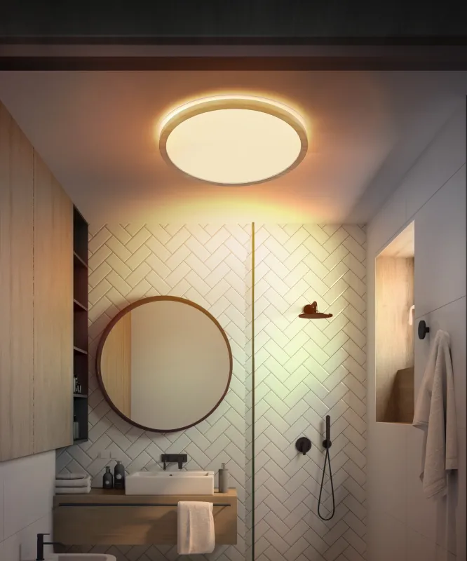 Sapana Ø42 Madera lámpara de baño De Globo Lighting - Lampan &auml;r tillverkad av tr&auml;inspirerad och vit plast, vilket ger ett mjukt och bl&auml;ndfritt ljus.
