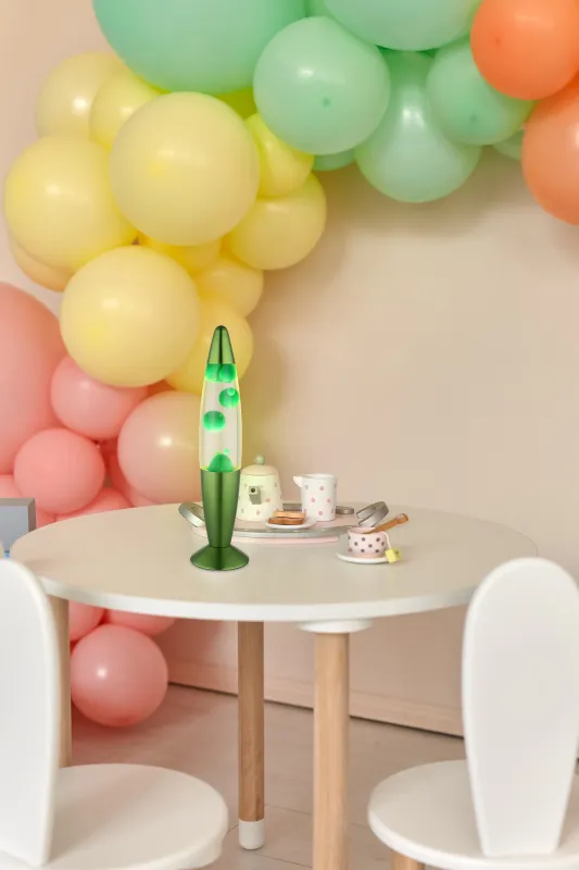 Etna Verde lámpara infantil De Globo Lighting - Etna &auml;r en fascinerande lavalampa med klar v&auml;tska och gr&ouml;nt vax som sm&auml;lter l&aring;ngsamt och skapar hypnotiska ljuseffekter.