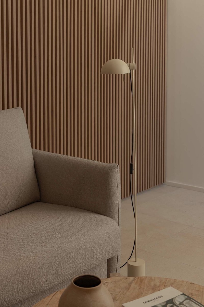 Matilda Beige lámpara de pie De Faro Barcelona - Matilda es una l&aacute;mpara de pie beige con un elegante dise&ntilde;o geom&eacute;trico que se integra en cualquier interior.