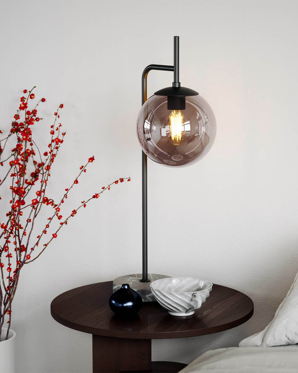 Boyle 60cm Negro lámpara de mesa De By Rydéns - Gracias a la combinaci&oacute;n de m&aacute;rmol gris, metal negro y cristal ahumado, Boyle se integra a la perfecci&oacute;n en la mayor&iacute;a de los ambientes sin perder su car&aacute;cter distintivo.