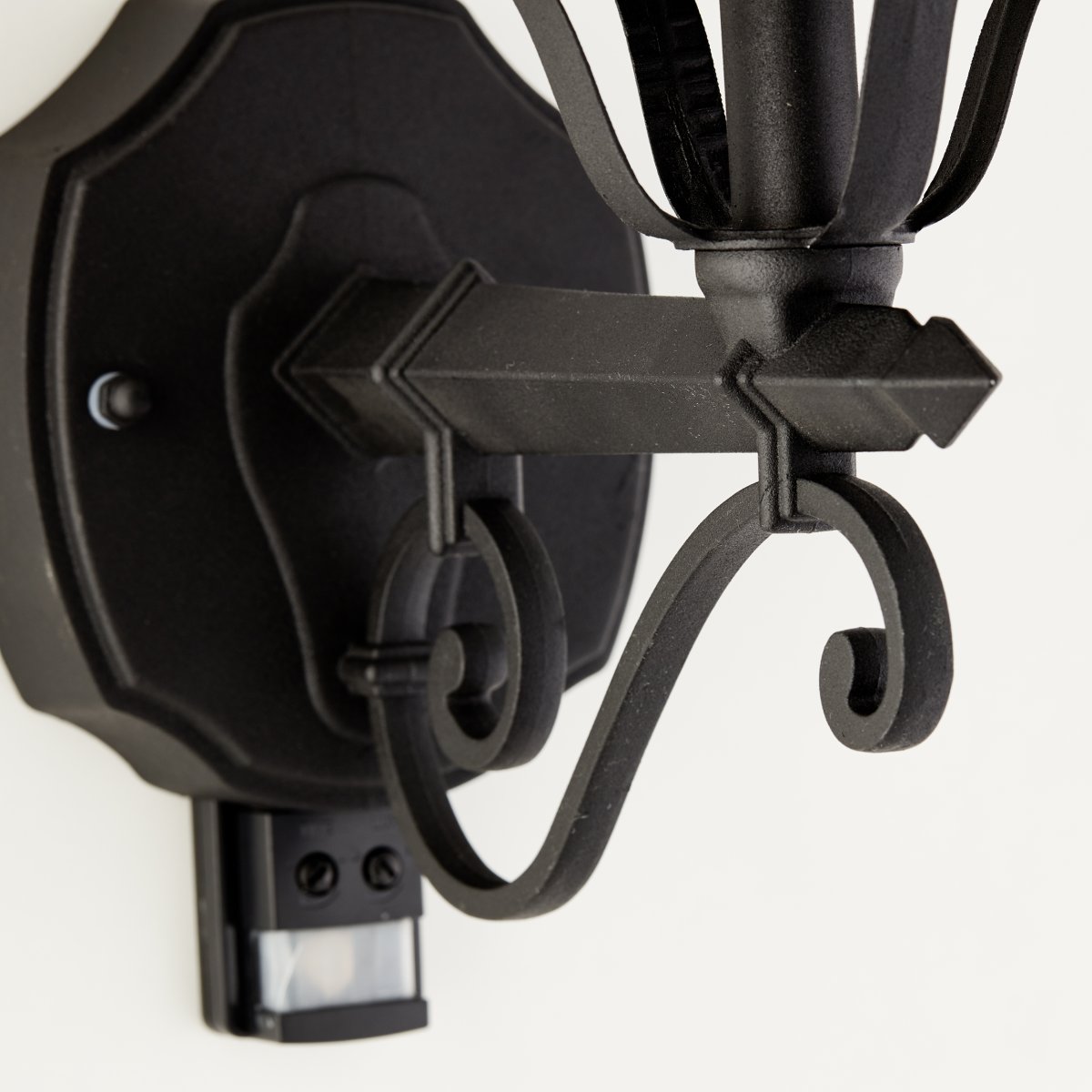 Istria Negro lámpara de exterior De Brilliant - Aplique de pared para exterior Istria de dise&ntilde;o cl&aacute;sico, fabricado en aluminio y protegido contra el &oacute;xido y la lluvia (IP23).