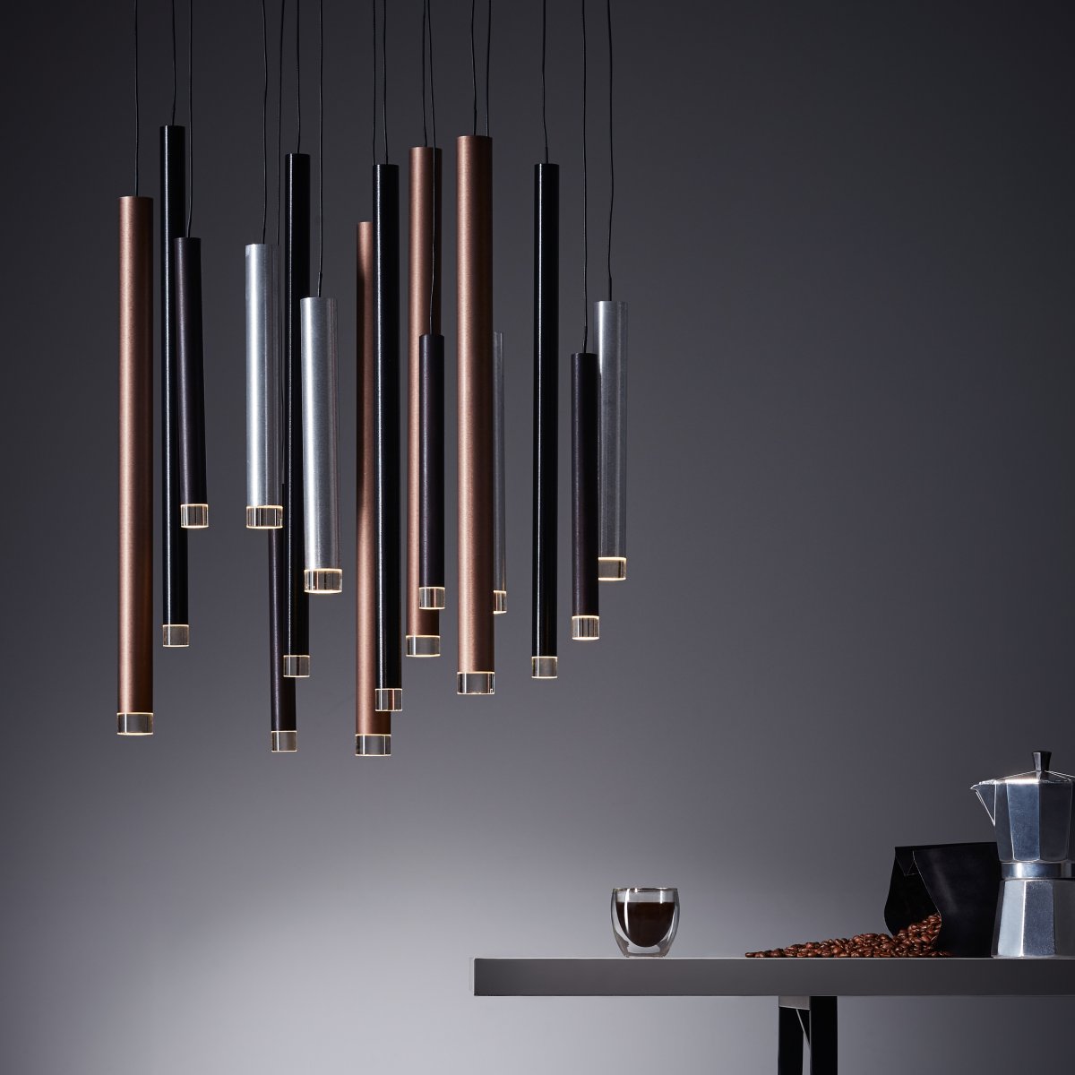 Cembalo Ø55 Aluminio Lámpas de techo De Brilliant - Gracias a la tecnología LED integrada, la lámpara es energéticamente eficiente y duradera, y la luz blanca cálida proporciona un brillo agradable.