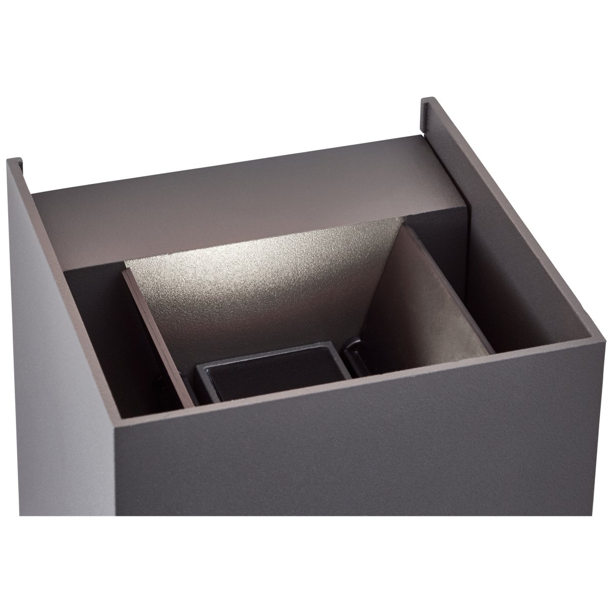 Hilly Gris oscuro lámpara de exterior De Brilliant - Está equipado con tecnología LED de bajo consumo y dispone de lamas orientables que permiten ajustar la distribución de la luz según las necesidades.