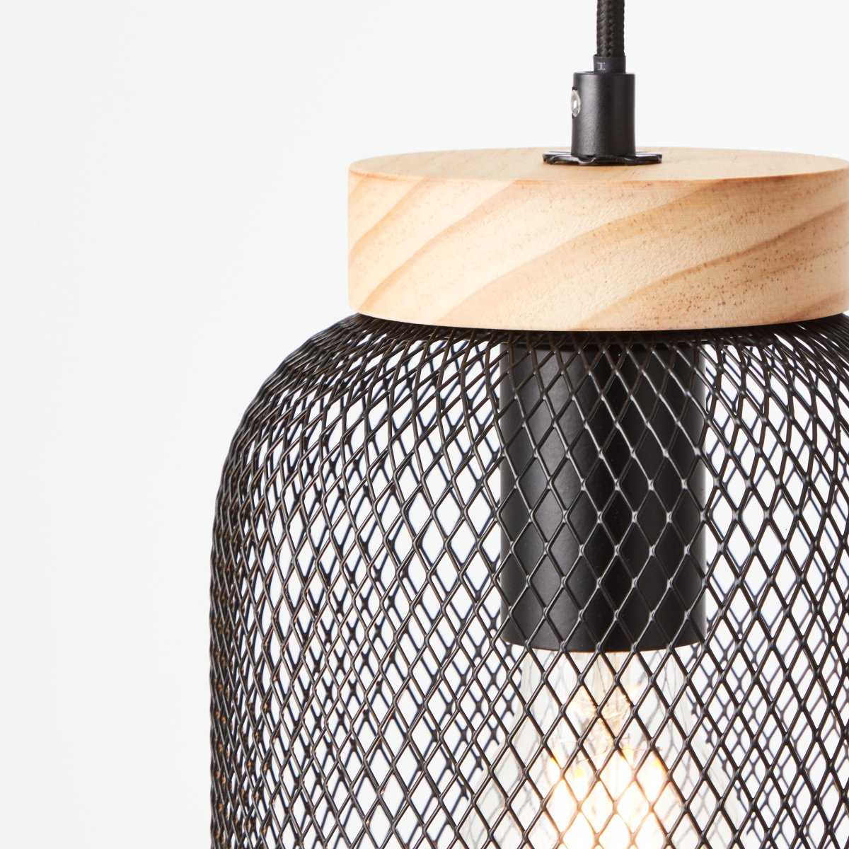 Giada Ø16 Negro Lámpas de techo De Brilliant - El material de madera cuenta con la certificación FSC, lo que significa que procede de una silvicultura sostenible que da gran importancia a la protección del medio ambiente y a las condiciones de trabajo.