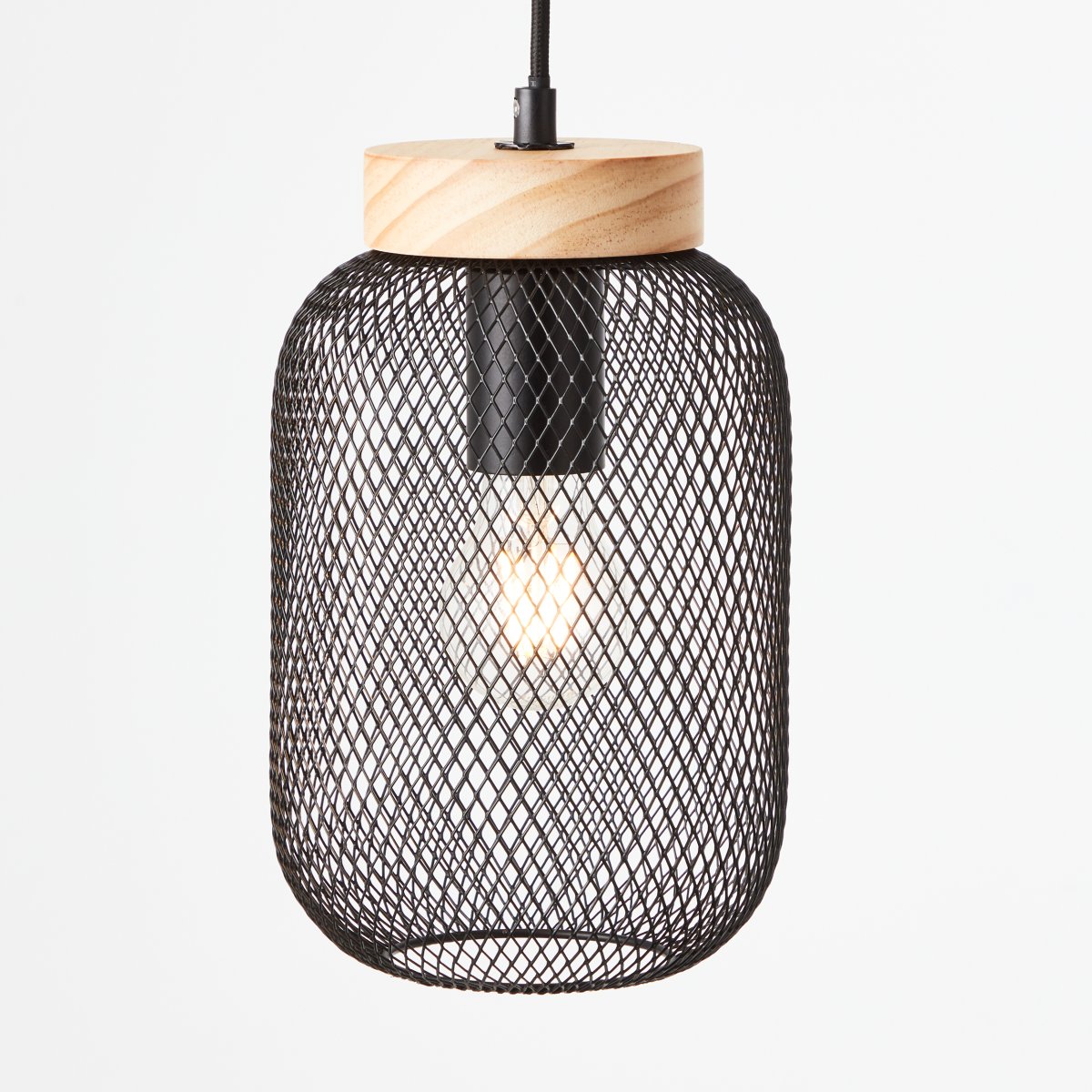 Giada Ø16 Negro Lámpas de techo De Brilliant - El material de madera cuenta con la certificación FSC, lo que significa que procede de una silvicultura sostenible que da gran importancia a la protección del medio ambiente y a las condiciones de trabajo.